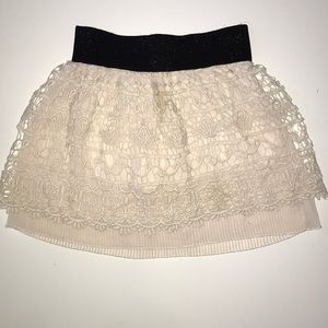 Short cream lace skirt